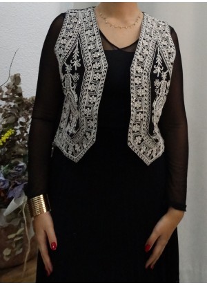 Chaleco Negro con Bordado en Blanco | Estilo Étnico Chic