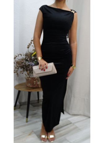 Vestido Largo Negro de Terciopelo y Detalle de Joya en el Hombro