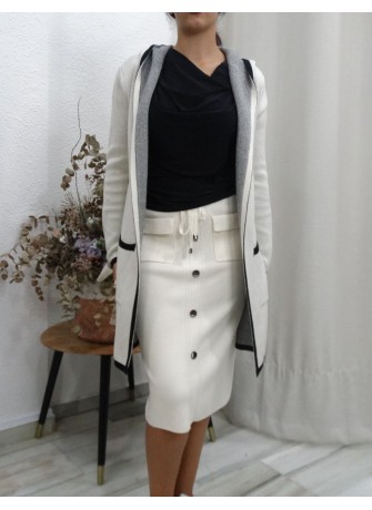 Rebeca Larga con Capucha y Ribete Negro | Estilo Casual Elegante