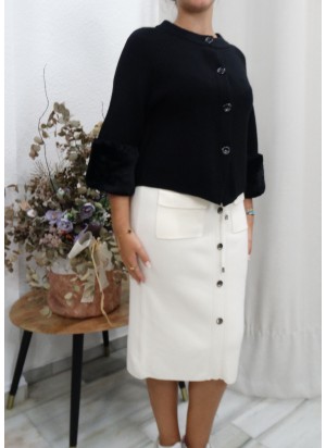 Rebeca de Punto Negra con Botones y Manga Estilo Francés