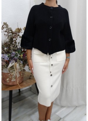 Rebeca de Punto Negra con Botones y Manga Estilo Francés