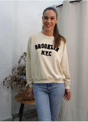 Sudadera Beige Estilo Universitario Brooklyn NYC | Moda Casual