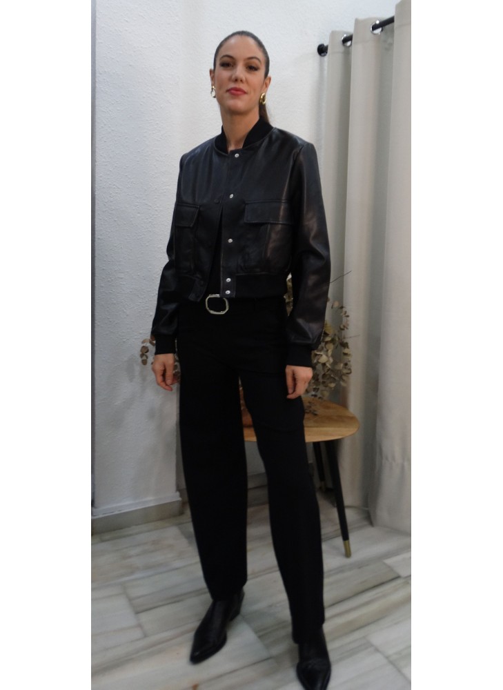 Chaqueta Bomber de Polipiel Negra para Mujer, Estilo Moderno y Urbano