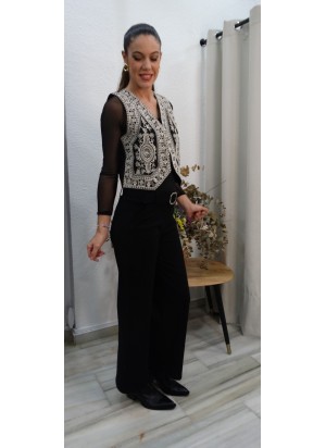 Chaleco Negro con Bordado en Blanco | Estilo Étnico Chic