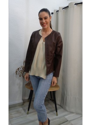 Cazadora Corta en Polipiel Marrón Chocolate Sin Cuello