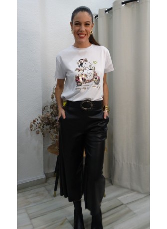 Pantalón Polipiel Negro, con Corte Ancho o de Pierna Recta y un Largo por Encima del Tobillo, (  Estilo Culotte o Tobillero)