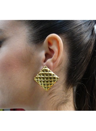 Pendiente Maximalista Acero Dorado Acolchado | Diseño Geométrico Statement