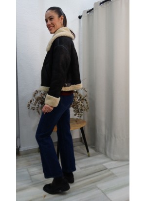 Cazadora de Cuero Sintético Versátil con Borrego en Cuello, Interior y Puños, Cremallera Metálica