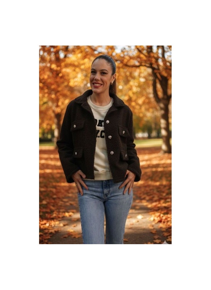 Cazadora Corta Borreguito Marrón con Botones Joya | Moda Mujer