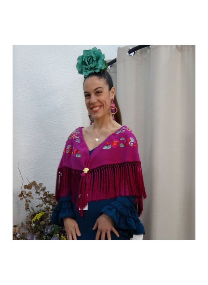 Mantón de Flamenca en Color Buganvilla Bordado con Flores | Flecado a Mano