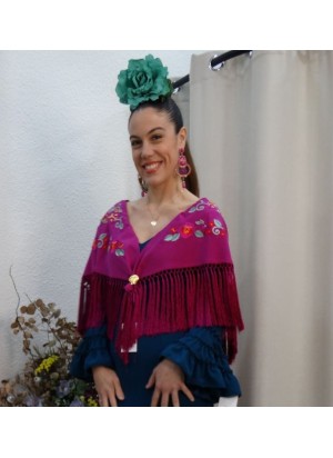 Mantón de Flamenca en Color Buganvilla Bordado con Flores | Flecado a Mano