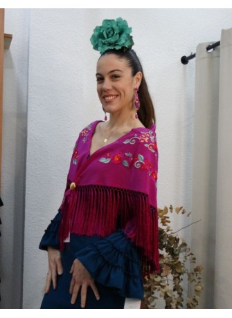 Mantón de Flamenca en Color Buganvilla Bordado con Flores | Flecado a Mano