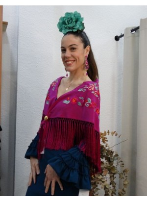 Mantón de Flamenca en Color Buganvilla Bordado con Flores | Flecado a Mano