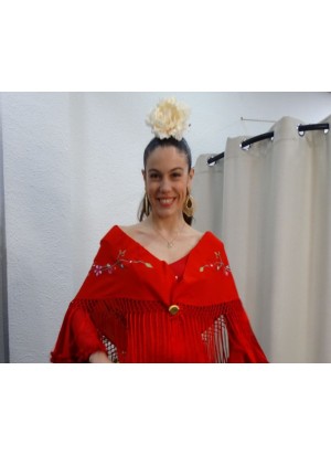 Mantón de Flamenca en Color Rojo y Bordado con Detalles Florales en Verde y Rosa