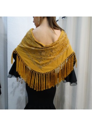 Mantón de Flamenca en Color Mostaza Bordado en el Mismo Tono