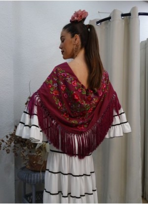 Mantón de Flamenca Color Buganvilla bordado Floral y Flecado a Mano