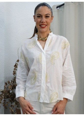 Camisa blanca de algodón con bordados dorados y cuello mao