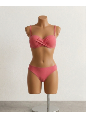 Bikini de dos piezas color rosa palo con diseño cruzado