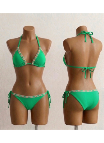 Bikini Color Verde con Detalles en los Bordes y Lazos Laterales